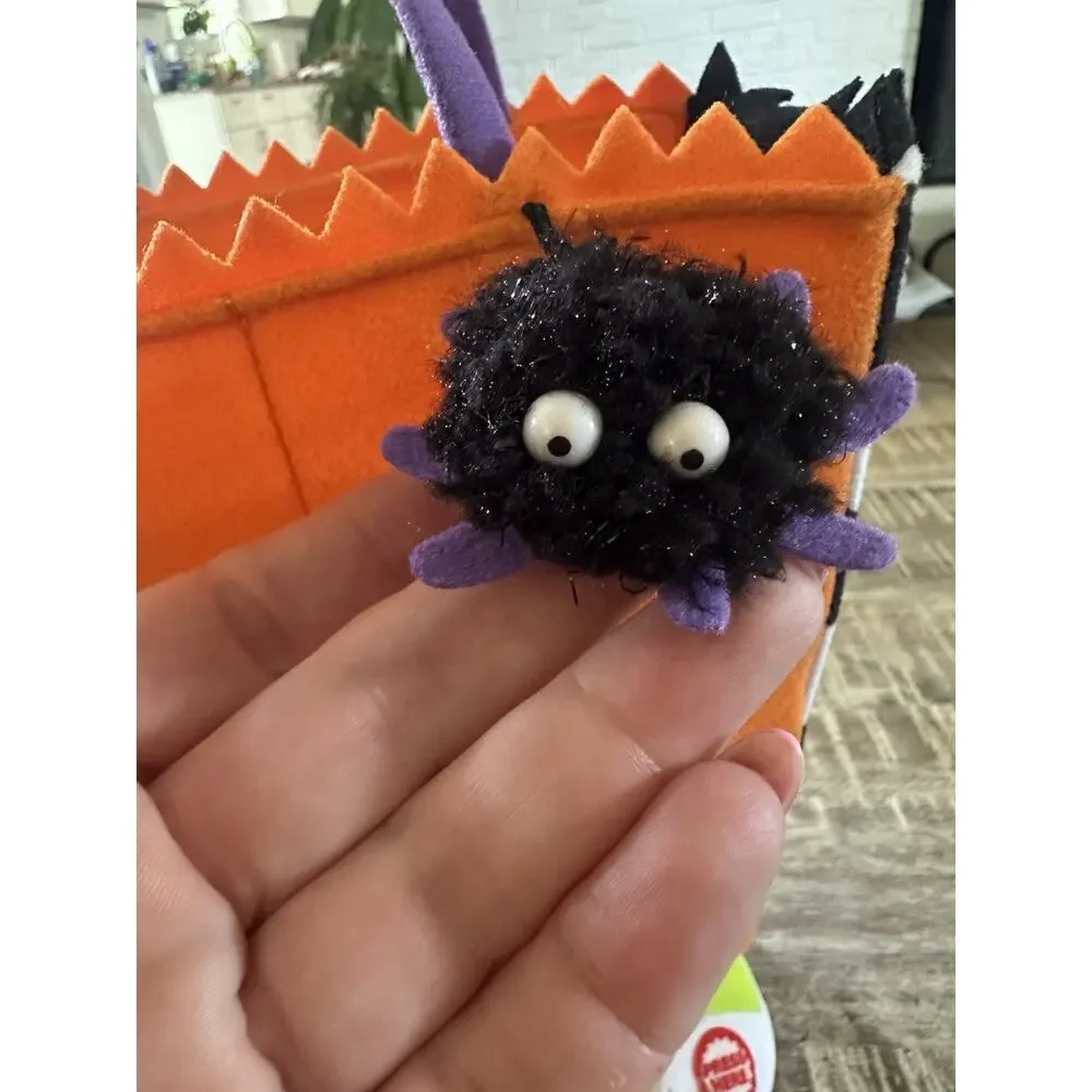 Hallmark Halloween Animated Toe Tappin Trick or Treat Talking Bag Does NOT Dance